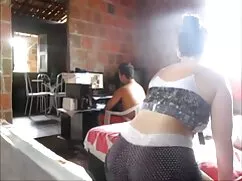 Ragazza si masturba  ...